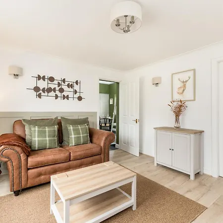 Central Malham, Sleeps 2, Private Hot Tub, Yoga Studio