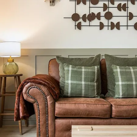 Central Malham, Sleeps 2, Private Hot Tub, Yoga Studio Holiday home Malham